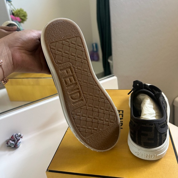 FENDI domino sneaker . Used once - Picture 6 of 7